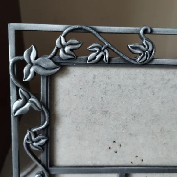 Charming Pewter-Toned Dual Picture Frame - No Glass - Picture 3 of 4